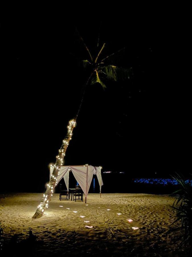 Nihaali Maldives Hotel Kudarikilu Kültér fotó